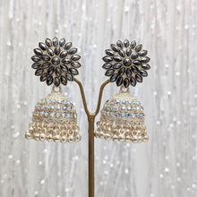 Load image into Gallery viewer, French Fleur Earrings
