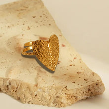 Load image into Gallery viewer, Queen Heart Ring
