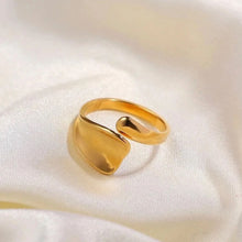 Load image into Gallery viewer, Charme Ring

