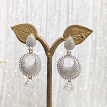 Load image into Gallery viewer, Lune Earrings

