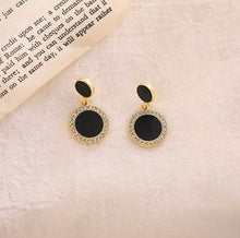 Load image into Gallery viewer, Blackmoon Earrings
