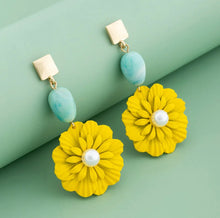 Load image into Gallery viewer, Classy Earrings
