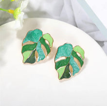 Load image into Gallery viewer, Maryleaf Earrings
